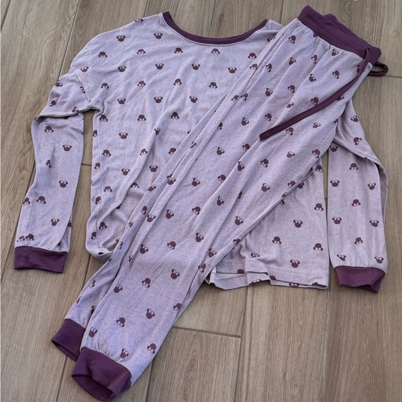 Disney purple so soft, cozy Minnie Mouse pajamas (S/M) - Picture 3 of 11